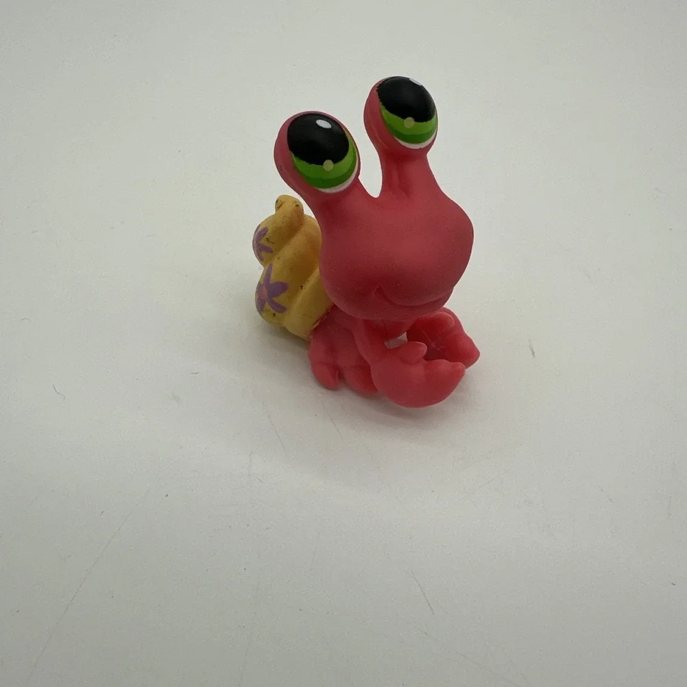 Littlest Pet Shop Hermit Crab Animal Figure Green Eyes Pink 577 Small